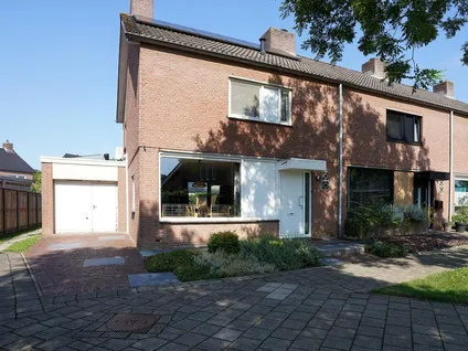Corner house for sale: Holsterbeek 29, Oud-Geleen en Haesselderveld Geleen