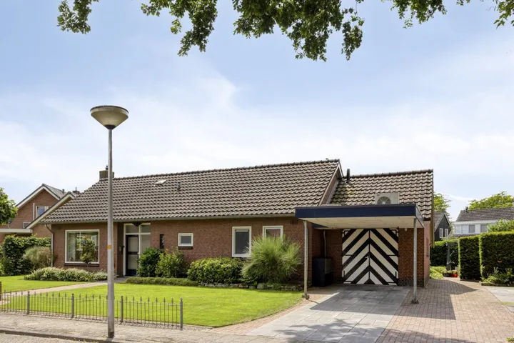 Vrijstaande woning te koop: Holthuizerstraat 1, Haaksbergen