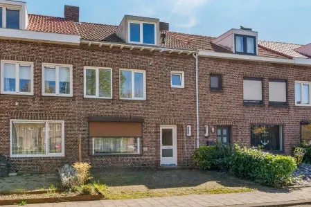 Tussenwoning te koop: Holtmühlestraat 28, Lage Heide Tegelen