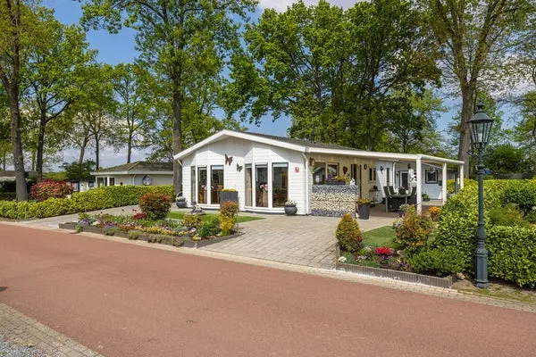 Vrijstaande woning te koop: Hommelweg 2R-111, Recreatiepark Hommelheide Susteren