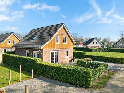 Vrijstaande woning te koop: Hommelweg 2R738, Recreatiepark Hommelheide Susteren