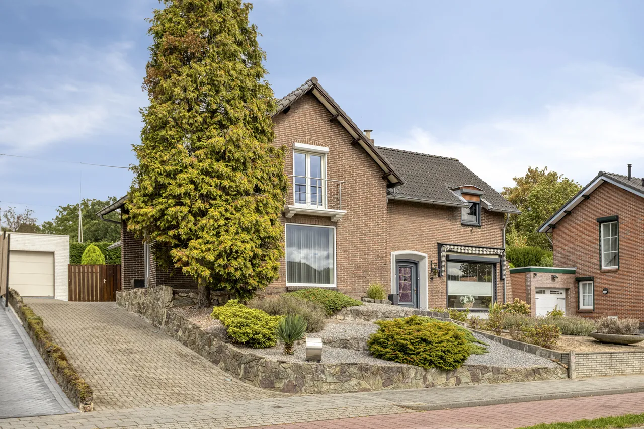 Twee-onder-één-kap te koop: Hompertsweg 14, Landgraaf