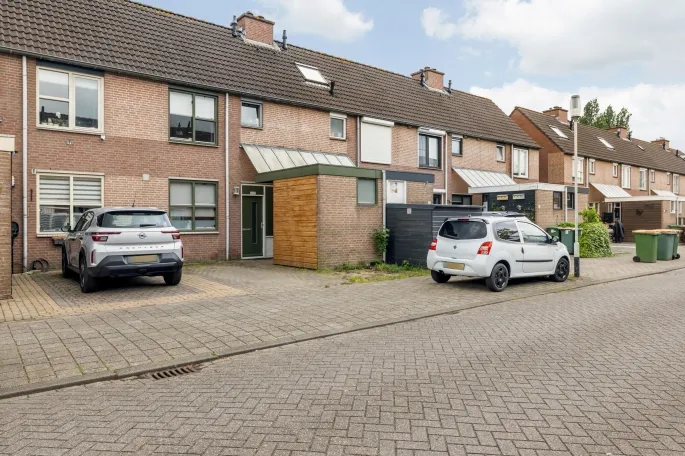 Tussenwoning te koop: Honderdbunder 15, Heksenwiel Breda