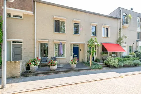 Tussenwoning te koop: Hondiusdomein 38, Randwyck Maastricht