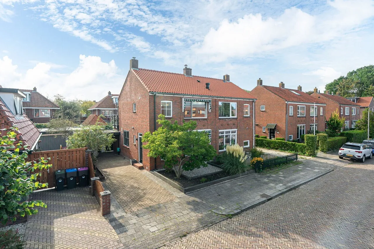 Twee-onder-één-kap te koop: Hondiusstraat 5, Leeuwarden