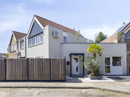 Corner house for sale: Hondsrug 33, De Landstreken Dronten