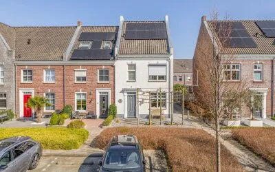 Hoekwoning te koop: Honingeter 49, Dirksland zuid Dirksland