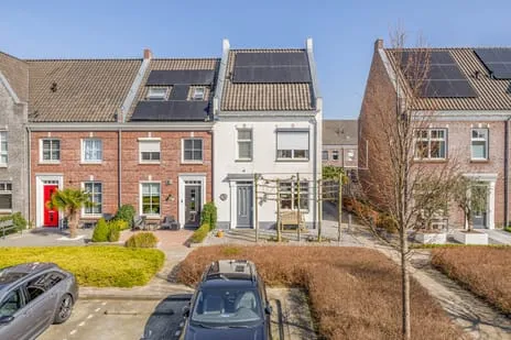 Corner house for sale: Honingeter 49, Dirksland zuid Dirksland