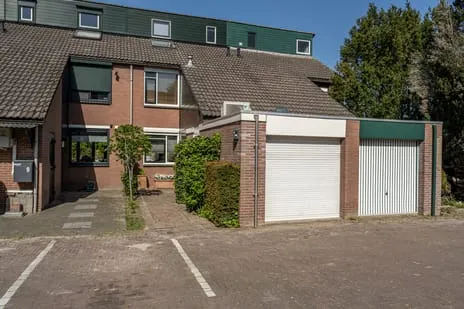 Terraced house for sale: Hoofdland 11, Mijnsheerenland Woonkern Mijnsheerenland