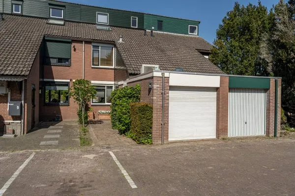 Tussenwoning te koop: Hoofdland 11, Mijnsheerenland Woonkern Mijnsheerenland