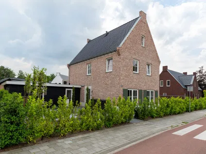 Vrijstaande woning te koop: Hoofdstraat 132A, Zeeheldenwijk Voorthuizen