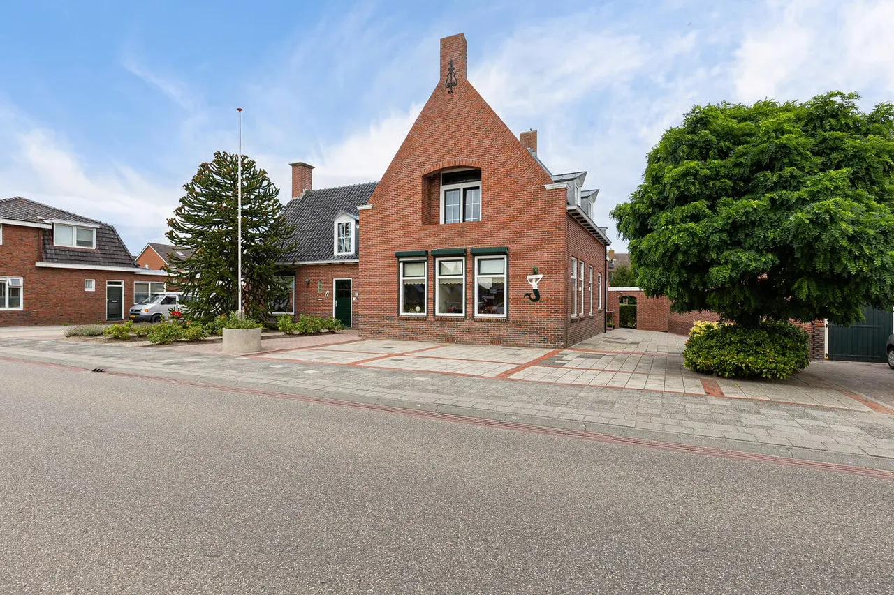 Vrijstaande woning te koop: Hoofdstraat 139, Uithuizermeeden