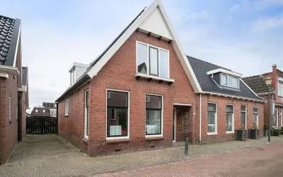 Twee-onder-één-kap te koop: Hoofdstraat 45, Niezijl Niezijl
