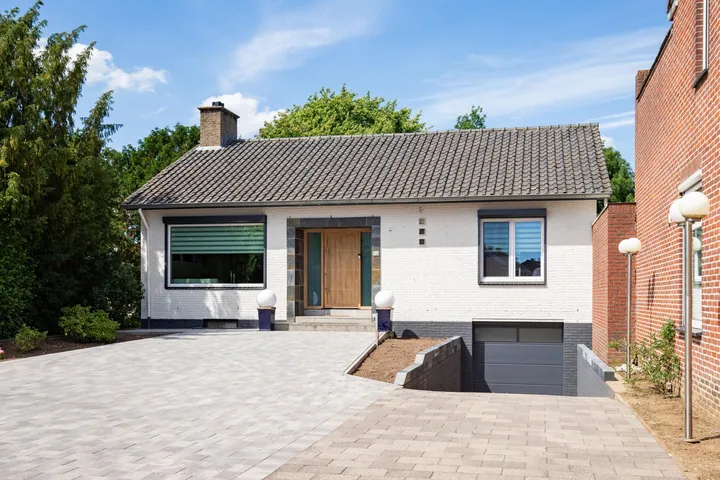 Detached house for sale: Hoofdstraat 9, Maasbracht Maasbracht