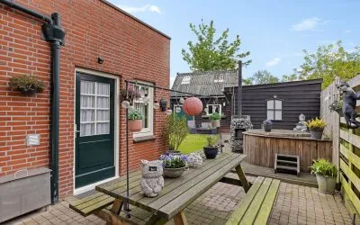 Twee-onder-één-kap te koop: Hoofdstraat-West 80, Uithuizen