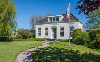 Vrijstaande woning te koop: Hoofdweg 121, Wagenborgen Wagenborgen