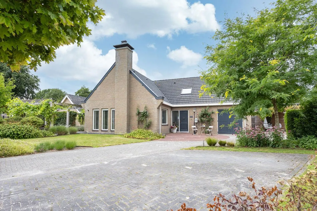 Vrijstaande woning te koop: Hoofdweg 20, Elsloo