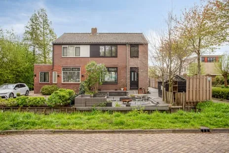 Twee-onder-één-kap te koop: Hoofdweg-Zuid 10, Verspreide bebouwing Achter Esse Nieuwerkerk Aan Den Ijssel