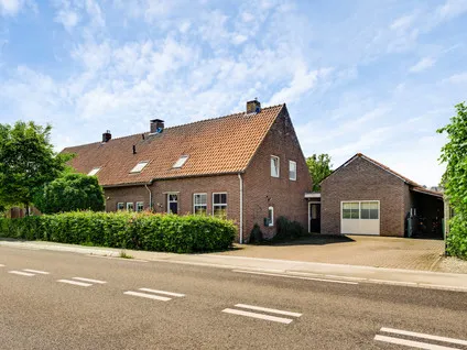 Twee-onder-één-kap te koop: Hoofstraat 4, Budschop Nederweert