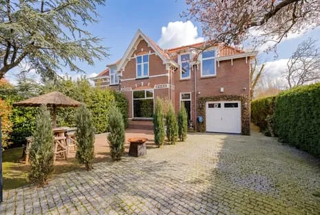 Twee-onder-één-kap te koop: Hooftstraat 136A, Lijsterlaan Alphen Aan Den Rijn