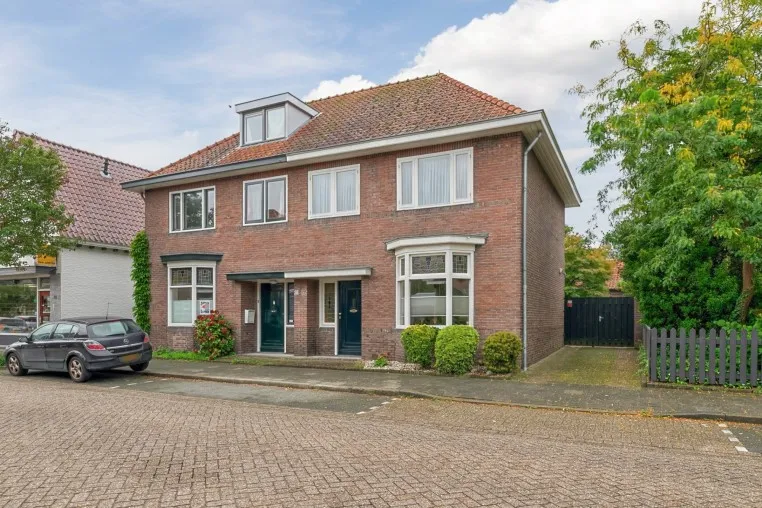 Twee-onder-één-kap te koop: Hoog Geldrop 53, Geldrop