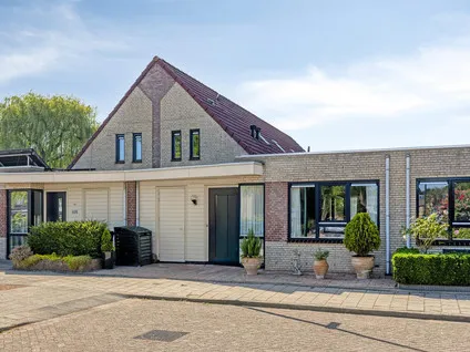 Tussenwoning te koop: Hoogaarsstraat 2C, Tholen Tholen