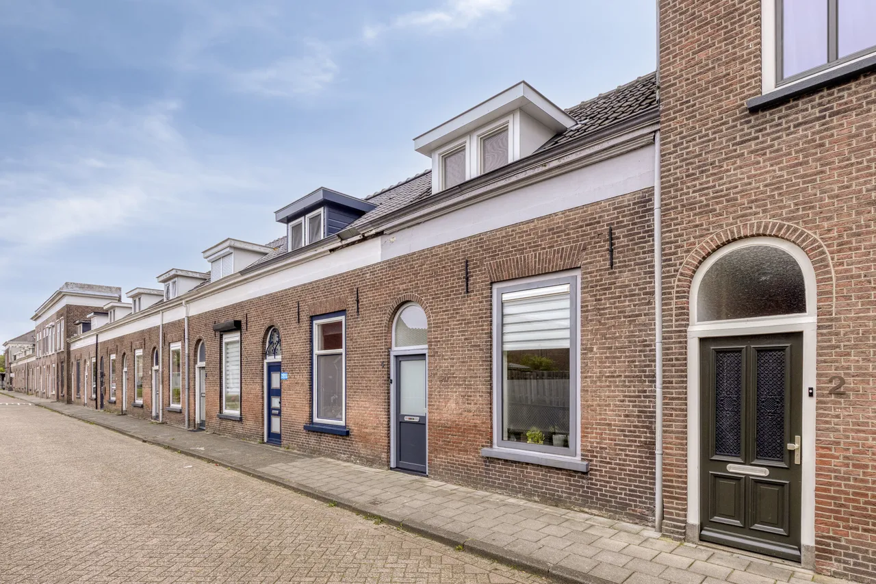 Tussenwoning te koop: Hoogendijkstraat 4, Tiel