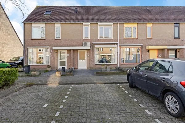 Tussenwoning te koop: Hoogkarspelstraat 56, Heerevelden Oost Tilburg