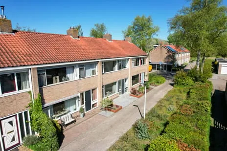 Tussenwoning te koop: Hooglandswyk 44, De Wiken noordoost Drachten