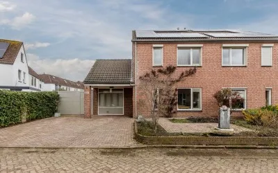 Twee-onder-één-kap te koop: Hoogmeer 2301, Hoogmeer Wijchen