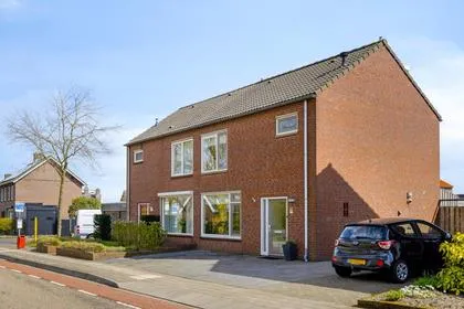 Twee-onder-één-kap te koop: Hoogveldseweg 80, Mill-Centrum Mill