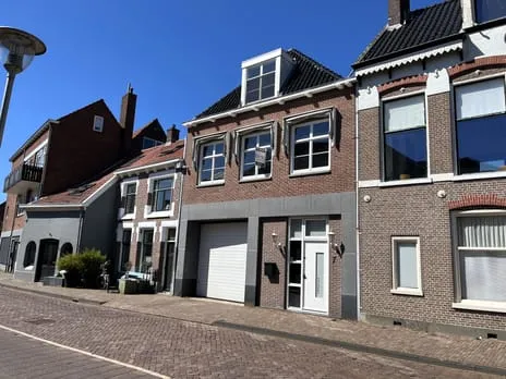 Tussenwoning te koop: Hooiblokstraat 7, Sneek binnen de grachten Sneek
