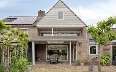 Tussenwoning te koop: Hooiland 26, Zesgehuchten Geldrop