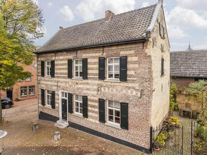 Twee-onder-één-kap te koop: Hoolstraat 1, Urmond