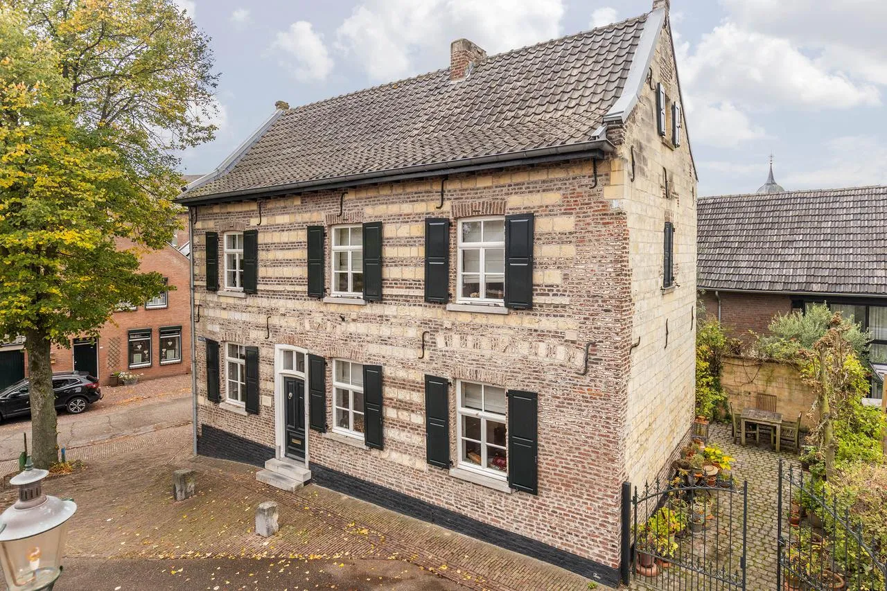 Twee-onder-één-kap te koop: Hoolstraat 1, Urmond