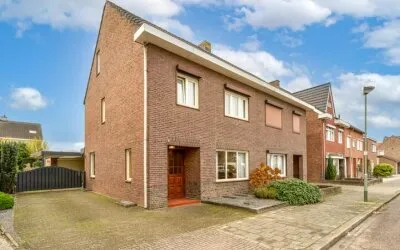 Twee-onder-één-kap te koop: Hoolstraat 31, Beek