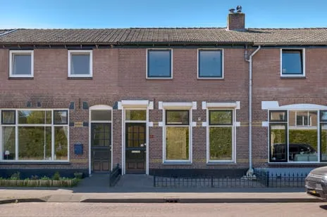 Tussenwoning te koop: Hoopjesweg 18, Ten oosten van Apeldoornseweg Hattem