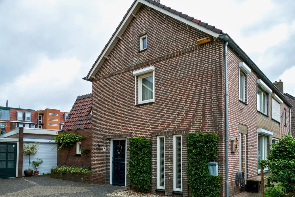 Twee-onder-één-kap te koop: Hoornmanstraat 12, Someren