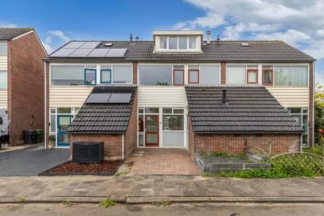 Tussenwoning te koop: Horscamp 76, De Spiker en het industrieterrein Hermes Harlingen