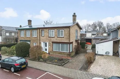 Twee-onder-één-kap te koop: Hortensialaan 37, Aalsmeer