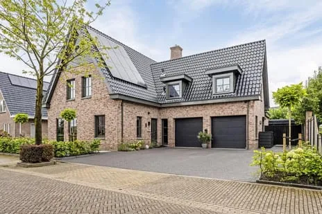 Detached house for sale: Hortensialaan 8, De Schans en Oude Molen Halsteren