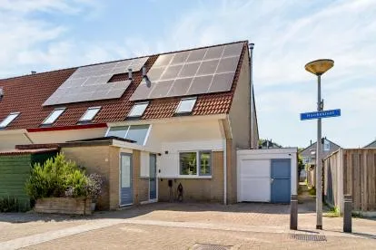 Hoekwoning te koop: Houkesloot 12, Zeestromen en Slotenbuurt Lelystad