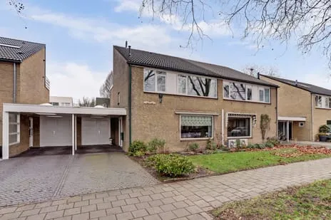 Tussenwoning te koop: Houtduiflaan 12, Beuningen-Duivenkamp Beuningen (Ge)