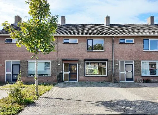 Tussenwoning te koop: Houtmolen 12, Dinteloord