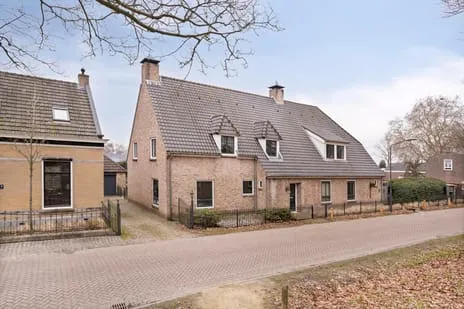 Twee-onder-één-kap te koop: Houtse Heuvel 47, Den Hout Den Hout