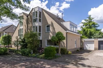 Twee-onder-één-kap te koop: Houtvesterlaan 13, Petenbos Veenendaal
