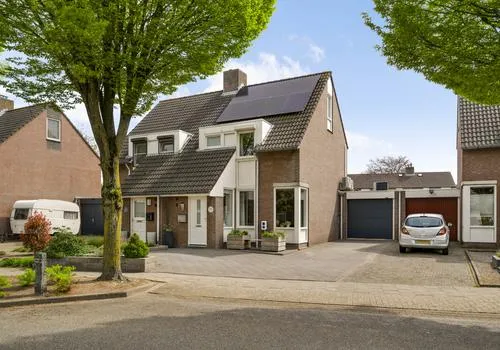 Tussenwoning te koop: Hubert Cuyperslaan 39D, Kern Baexem Baexem