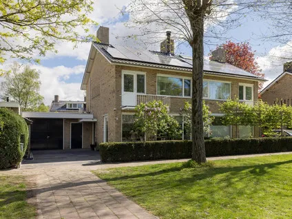 Twee-onder-één-kap te koop: Hubertus van der Clusenstraat 1, Waalre