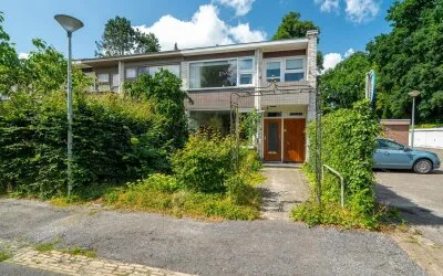 Tussenwoning te koop: Hubertushof 15, Haren-Zuidoost Haren Gn