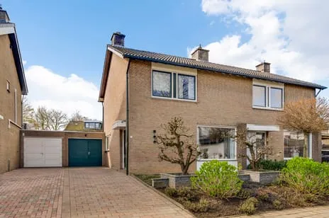 Twee-onder-één-kap te koop: Hubertusstraat 94, Grootgenhout Beek (Li)